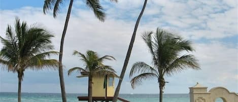 Am Strand, Liegestühle, Strandtücher