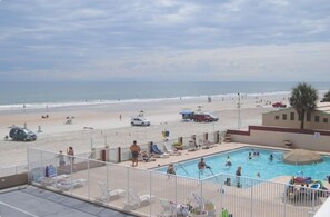 Pool - DIRECT OCEAN FRONT  Awesome view Sleeps up to 4. BEAUTIFUL (Daytona Beach)