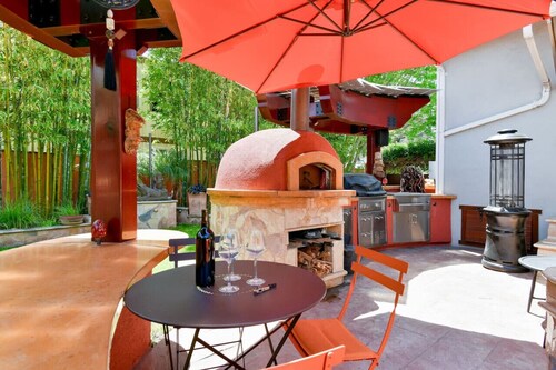 Beautiful Modern European Style in Law Unit Albany Tropical Yard Jacuzzi Pizza