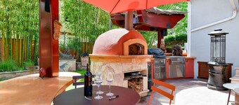 Beautiful Modern European Style in Law Unit Albany Tropical Yard Jacuzzi Pizza