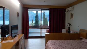 Camera Superior con letto matrimoniale o 2 letti singoli, balcone, vista lago | Vista dalla camera