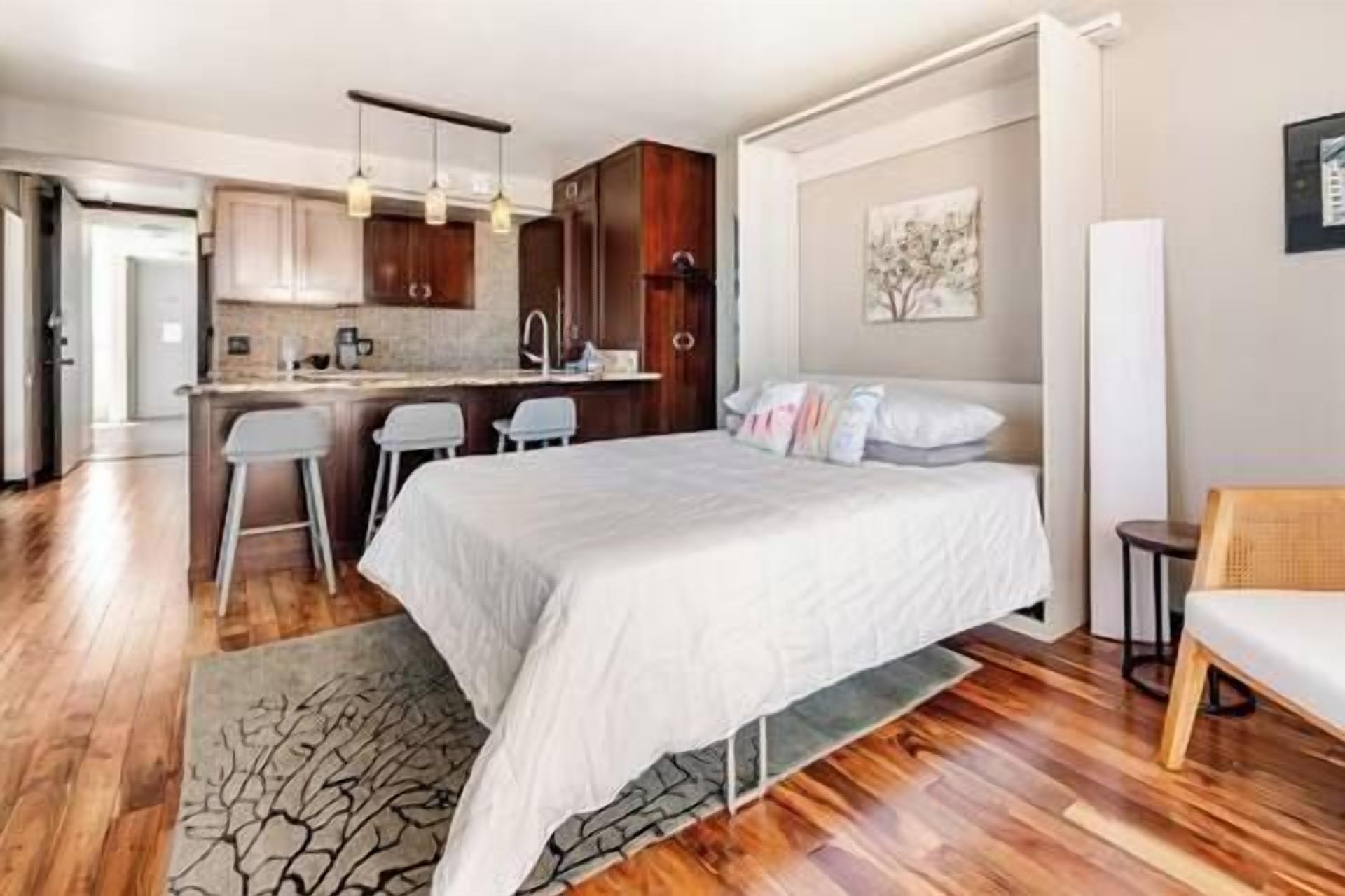 Tabla de planchar con plancha, wifi gratis, ropa de cama