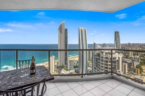 Outdoor dining - Chevron Renaissance Sub Penthouse Ocean & River Views (Surfers Paradise)