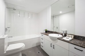 Combined shower/bathtub, hair dryer, towels, soap