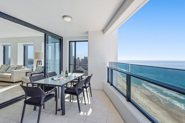 Outdoor dining - Soul Ocean View (Surfers Paradise)