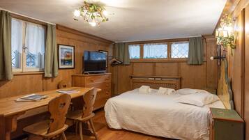 1 bedroom, WiFi (free), bed sheets
