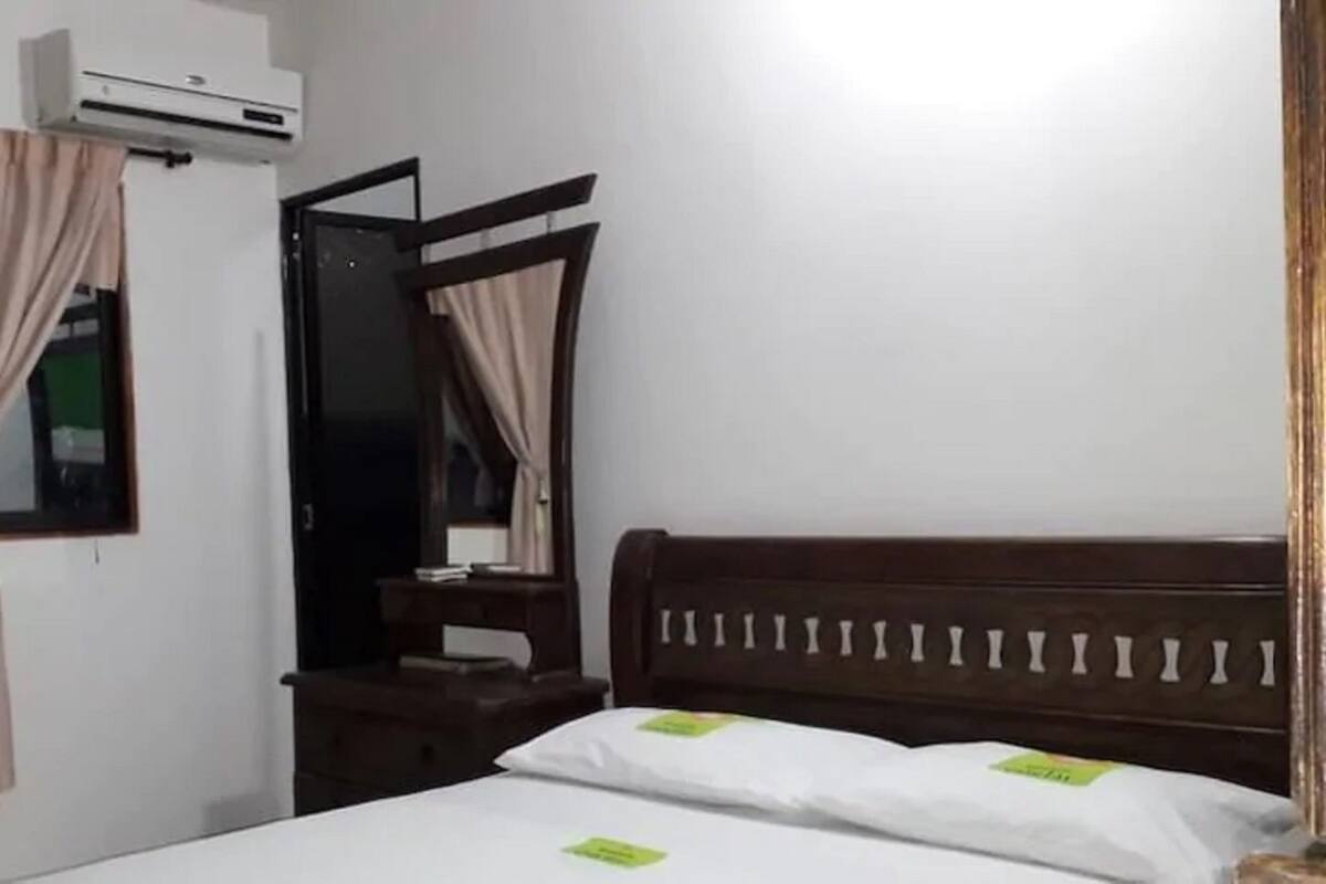 Ropa de cama de alta calidad, colchones Select Comfort, escritorio