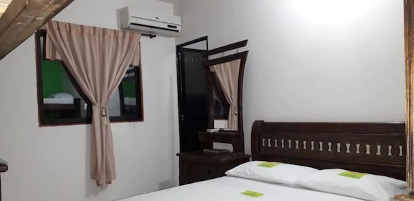 Premium bedding, Select Comfort beds, individually furnished, desk