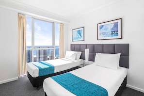 2 bedrooms, iron/ironing board, free WiFi, bed sheets - Chevron Renaissance Ocean View (Surfers Paradise)