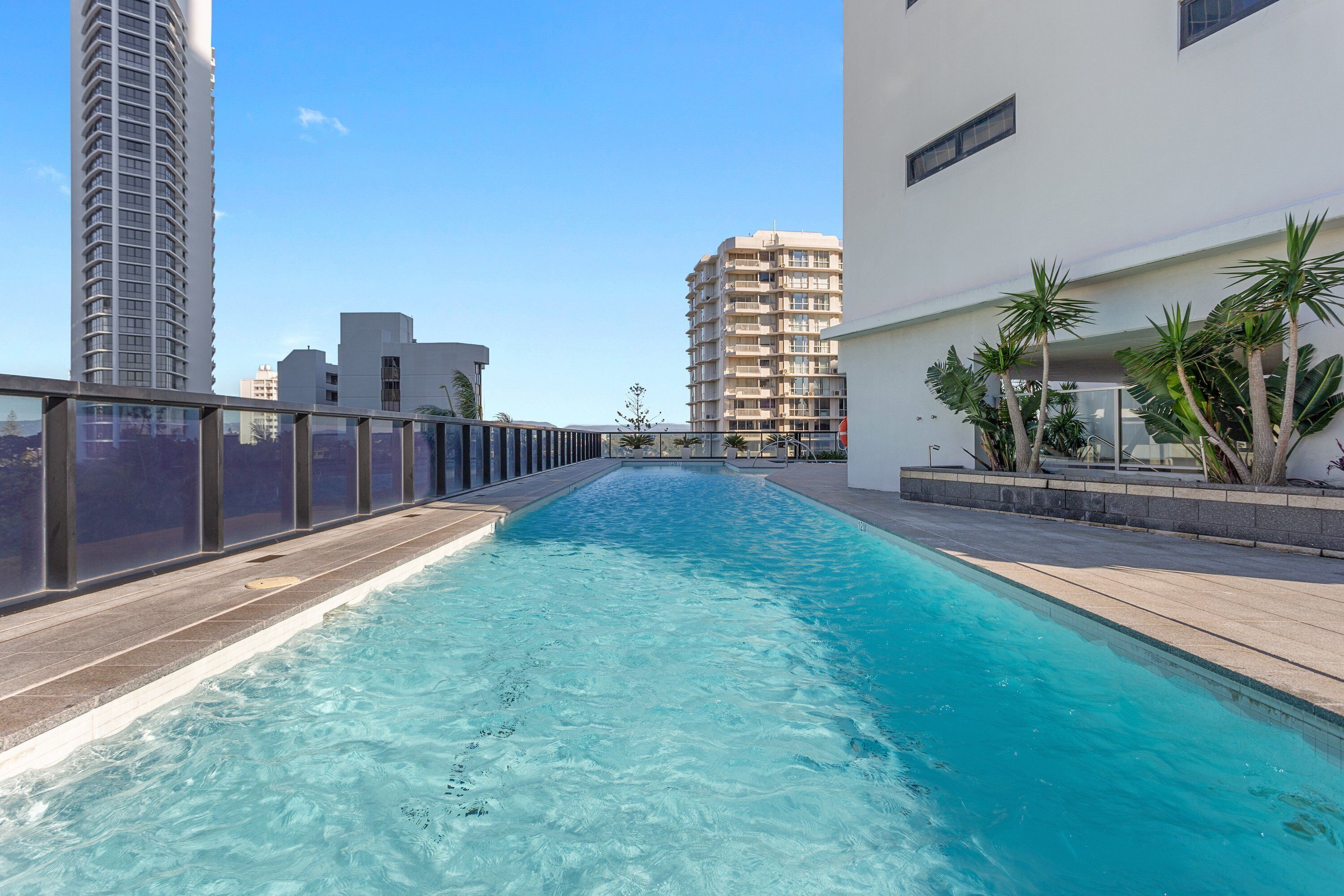 Circle on Cavill Ocean & Hinterland Views — image 2