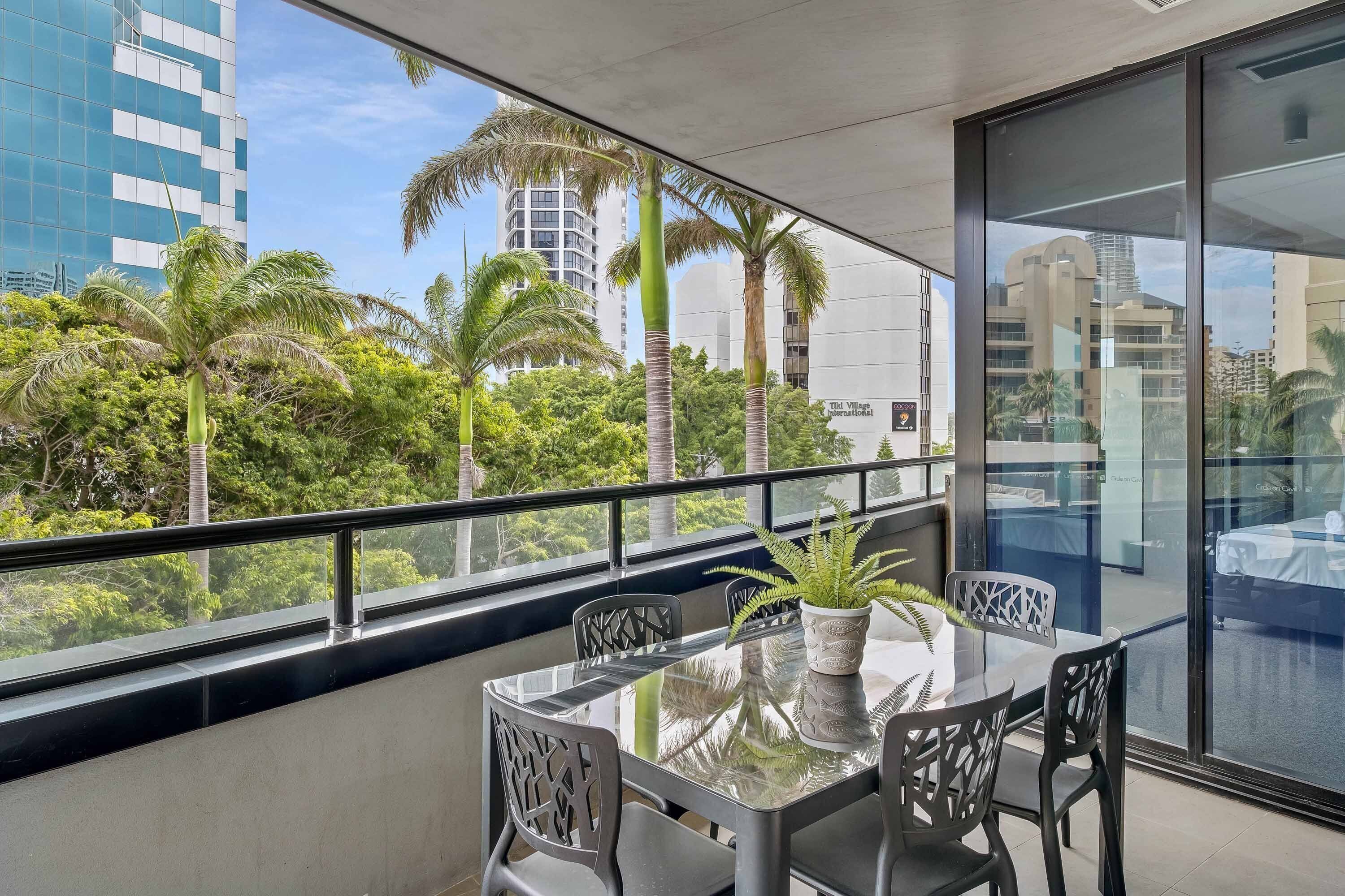 Circle on Cavill Urban City View — image 19