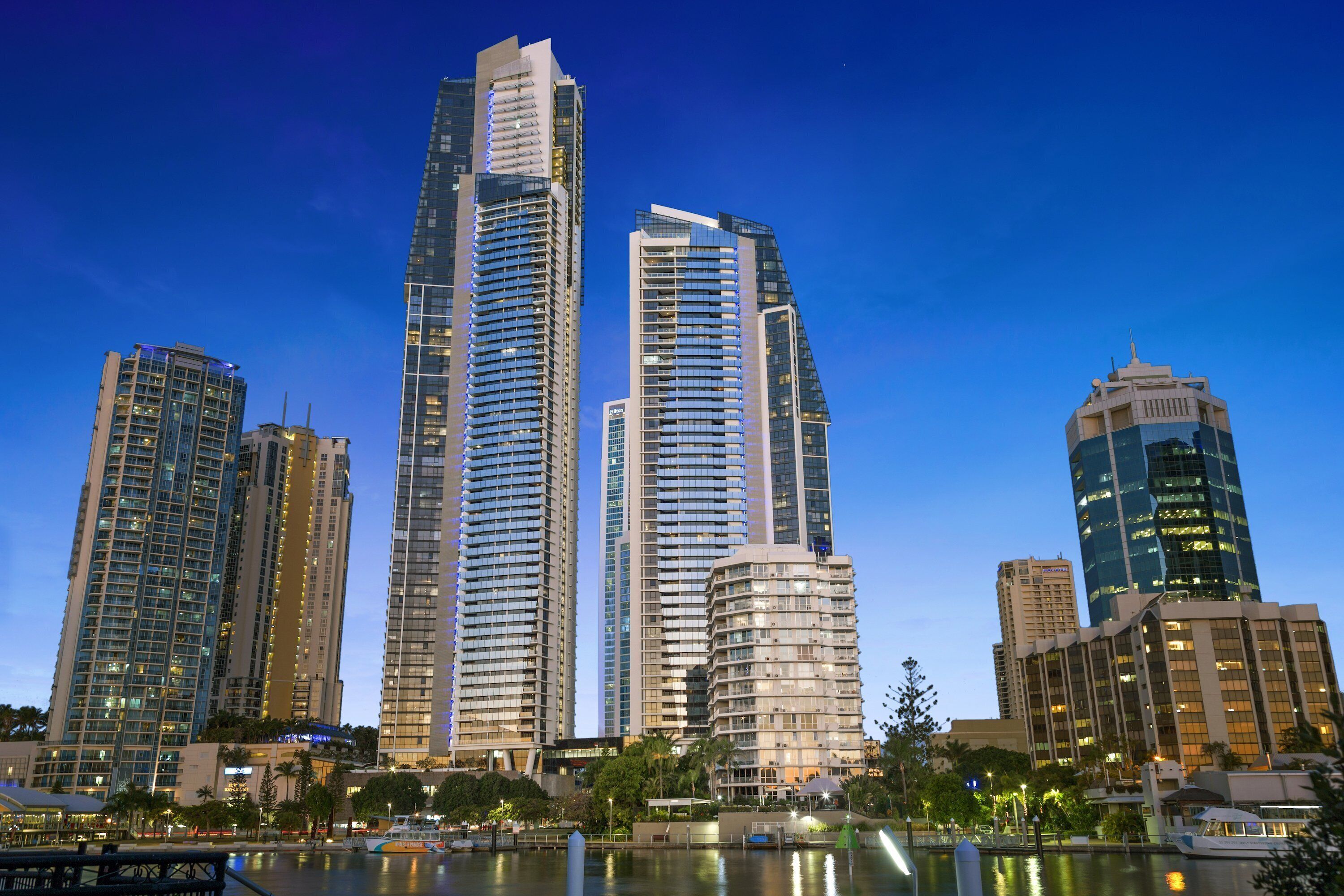 Circle on Cavill Urban City View — image 24
