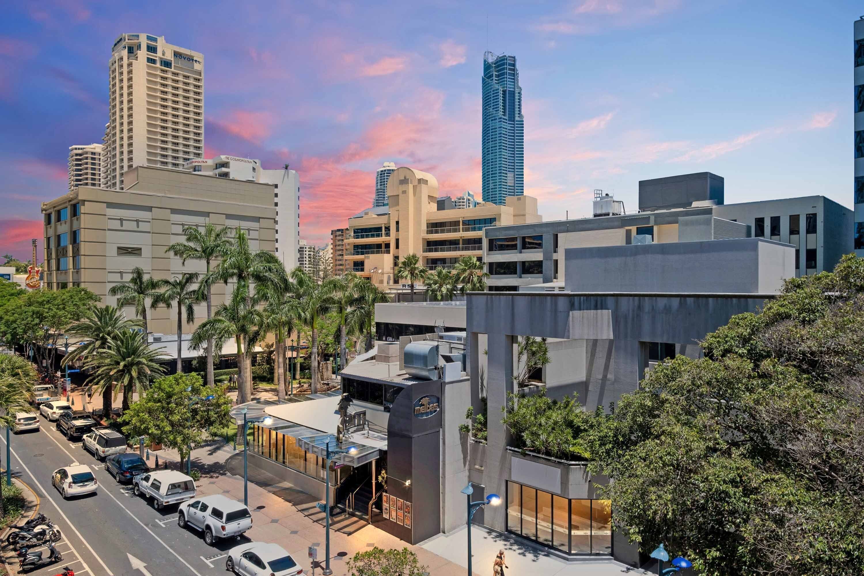 Circle on Cavill Urban City View — image 22