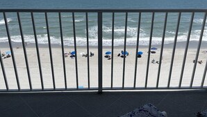 På stranden
