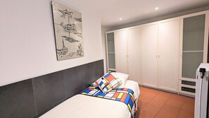 4 Schlafzimmer, Zimmersafe, Bügeleisen/Bügelbrett, Reisekinderbett