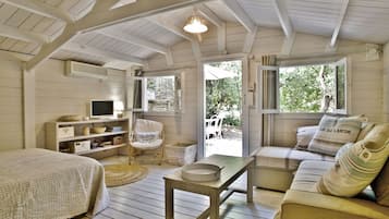 1 slaapkamer, een strijkplank/strijkijzer, reisbedje, gratis wifi