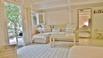 1 bedroom, iron/ironing board, travel cot, free WiFi