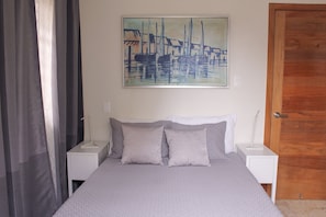 1 chambre, coffre-fort, fer et planche à repasser