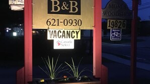 A Heritage Classic Inn sign with a vacancy notice, a B&B logo, and a Canada Select sign. - Heritage Classic Inn B&B - Room 1 (Hunter River)