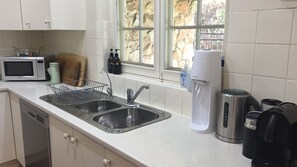 Frigorifero, microonde, forno, lavastoviglie