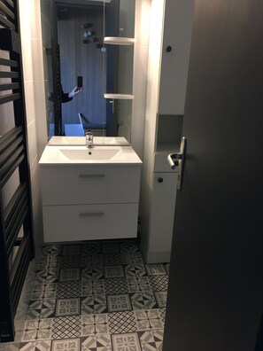 Bathtub