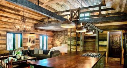 A stunning, modern Lodge with rustic charm at June Farms!