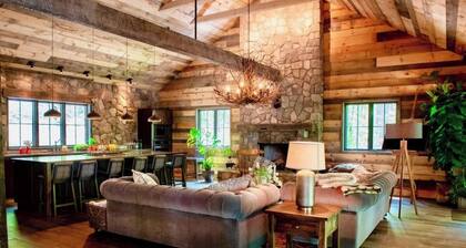 A stunning, modern Lodge with rustic charm at June Farms!