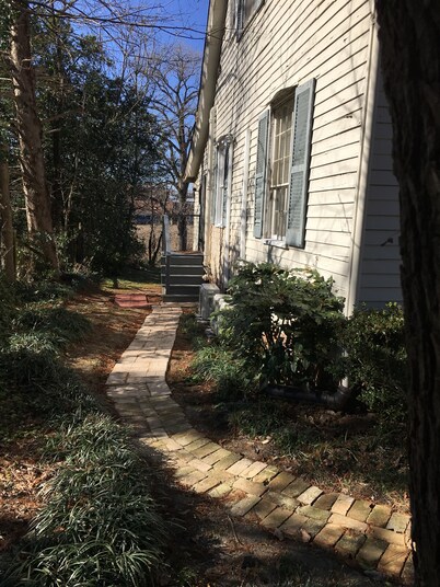 1 Melinda’s Garden Apt