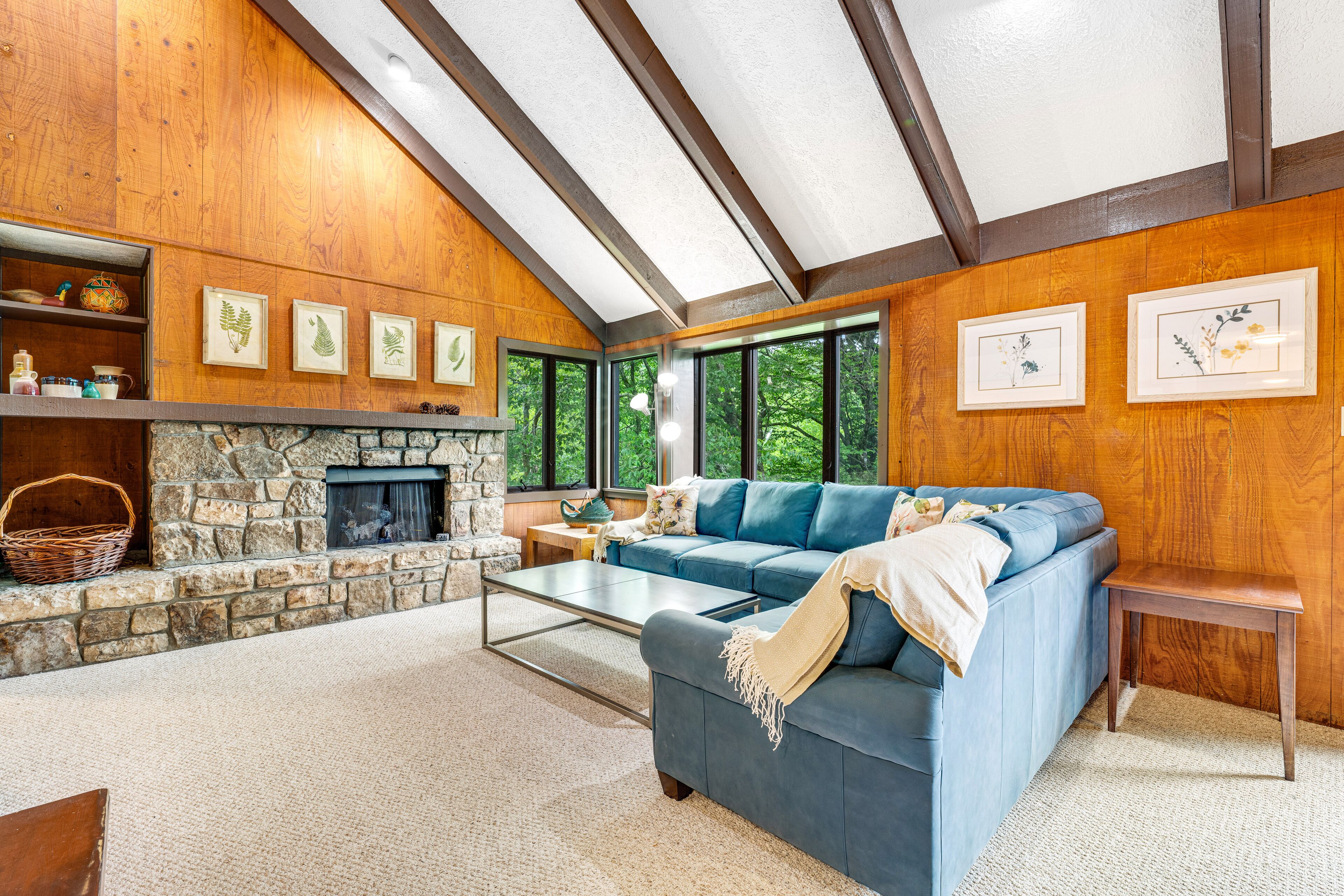Wonderful condo with views of the golf course - close to skiing, golf & tennis