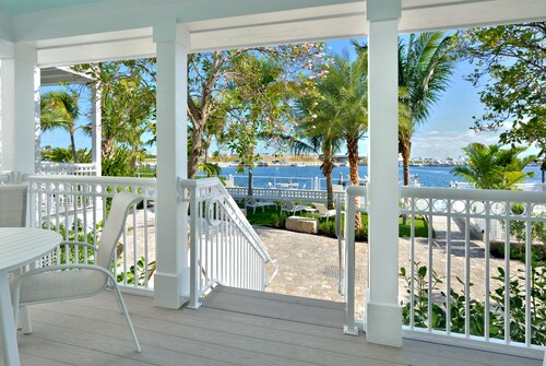 Waterfront 3-Bedroom Condo at Bayfront Suites & Marina- CLEANING FEE INCLUDED