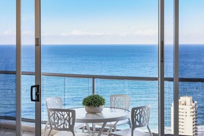 Interior - Chevron Renaissance Ocean & River Views (Surfers Paradise)