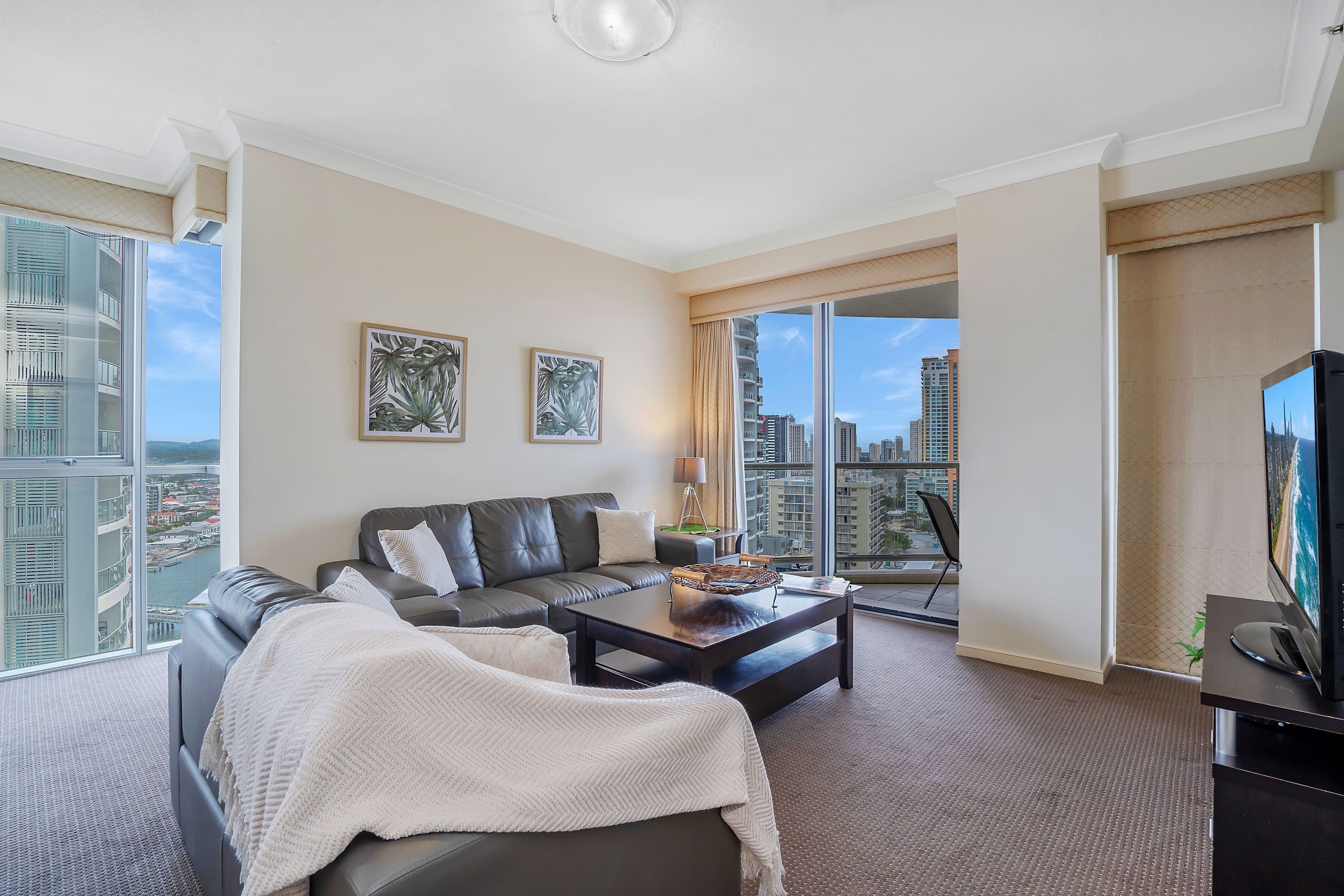 Chevron Renaissance Level 18 Ocean Views, close to the beach and restaurants!