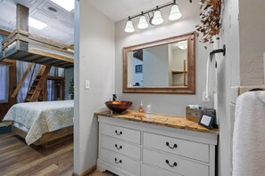 Strykejern/-brett, wi-fi og sengetøy