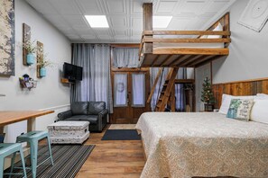 Iron/ironing board, WiFi, bed sheets - Crossroads Studio:  Steps Away from Historic Rt. 66 and Carthage Square (Carthage)