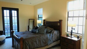 3 bedrooms, desk, iron/ironing board, WiFi - Beautiful 3 bedroom Townhouse in Ole at Lely Resort .3 miles from Village Center (Naples)