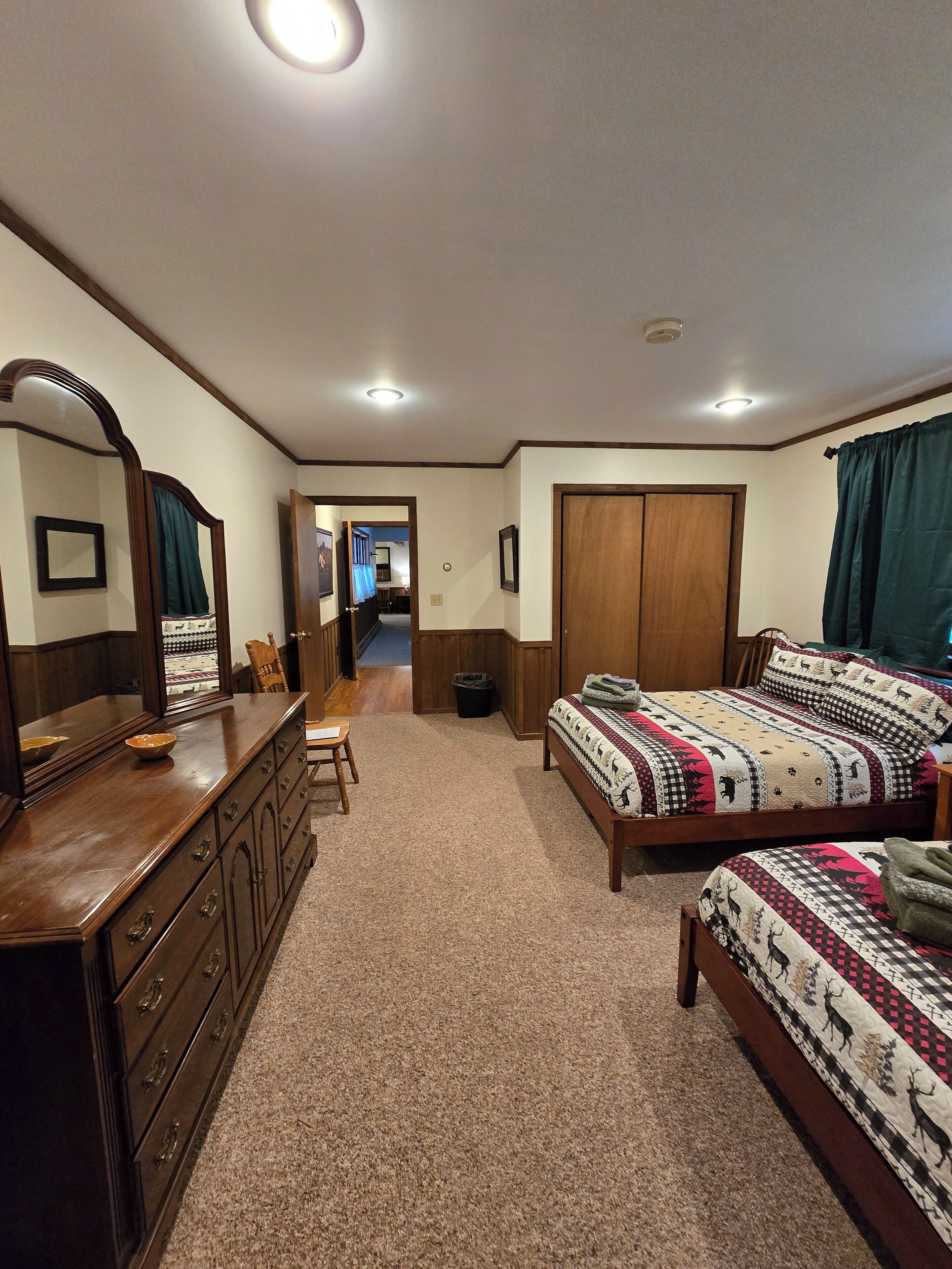 6 bedrooms, iron/ironing board, free WiFi, bed sheets