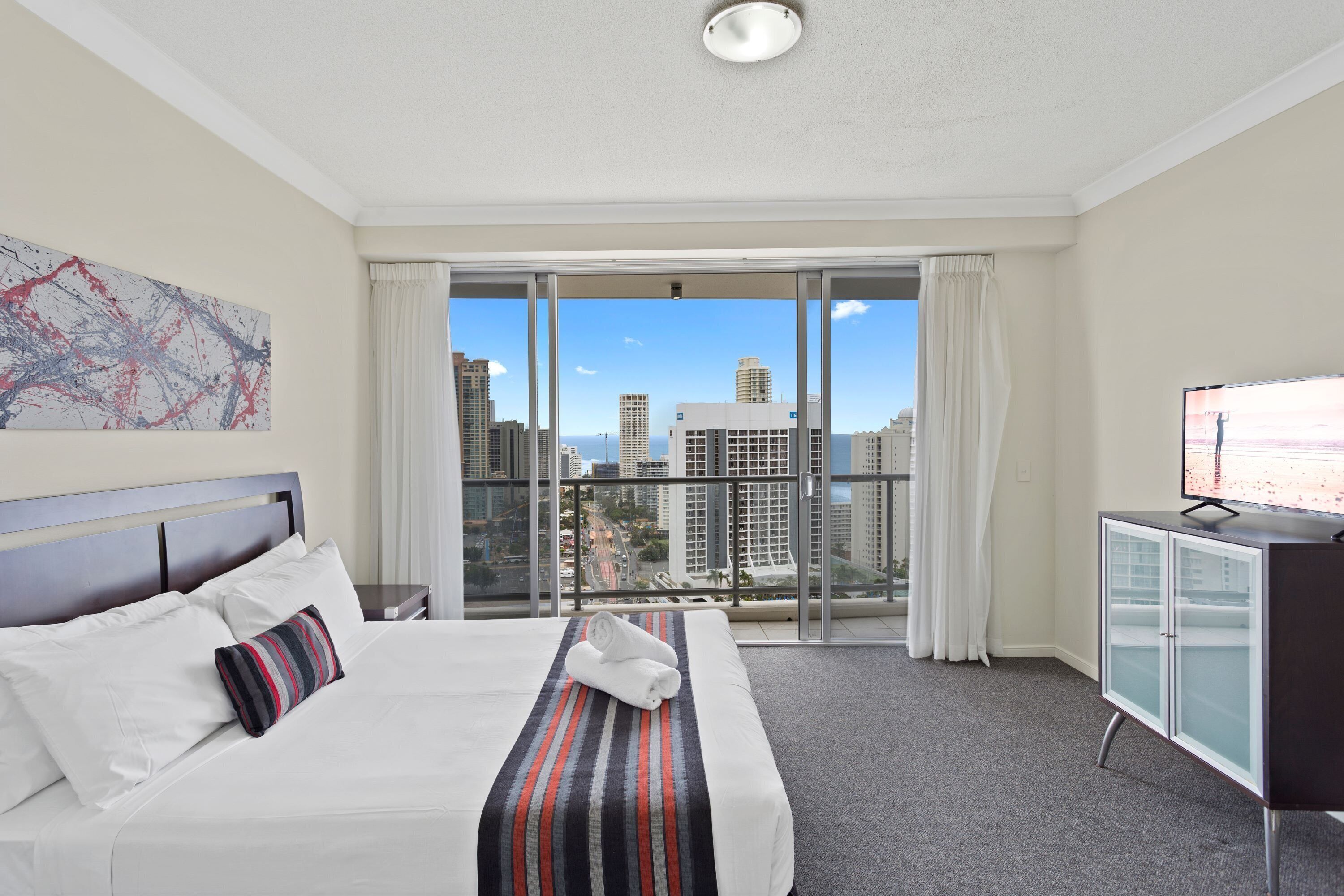 Chevron Renaissance Level 22, spacious and bright ambiance with amazing views.