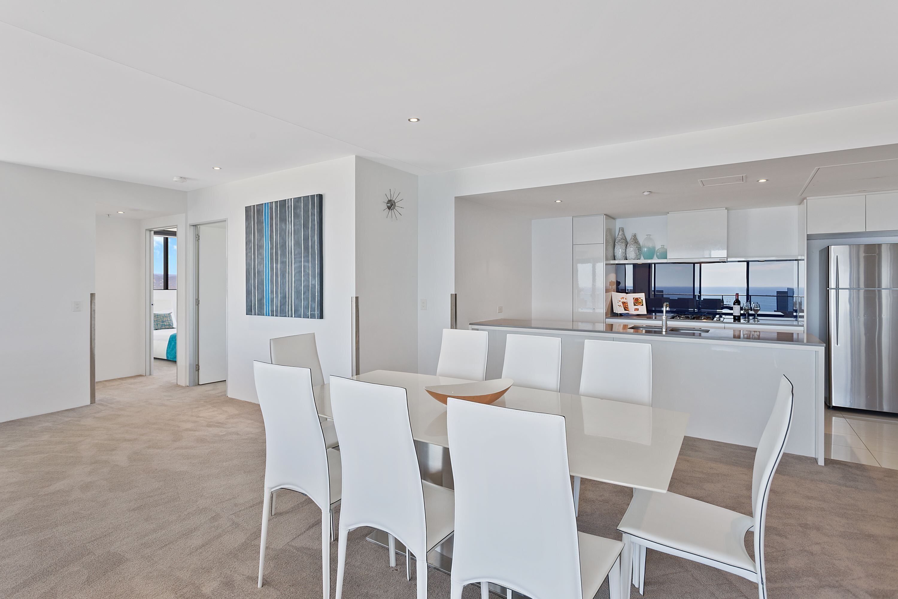 Circle on Cavill Skyhome Ocean View — image 8