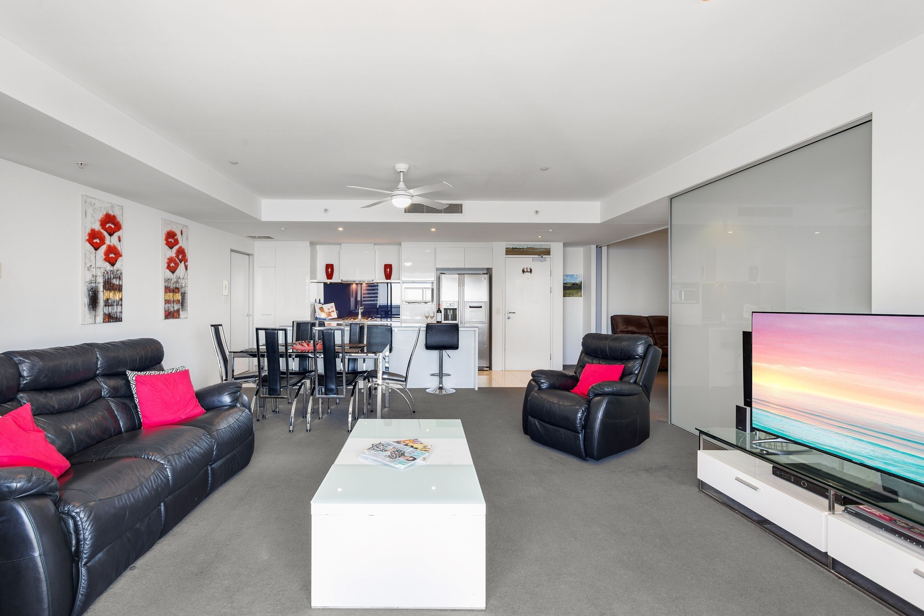 Circle on Cavill Ocean View — image 10