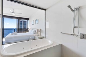 Shower, jetted bath, hair dryer, towels