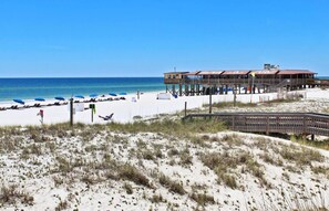 On the beach - Stunning Gulf Front Views | Beach Access | Pool | Sleeps 6 (Gulf Shores)