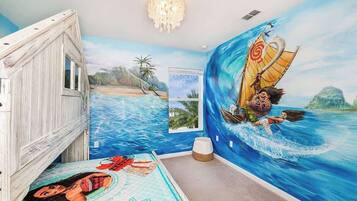 6 bedrooms, desk, iron/ironing board, travel crib