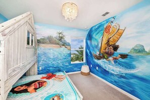 6 bedrooms, desk, iron/ironing board, travel cot