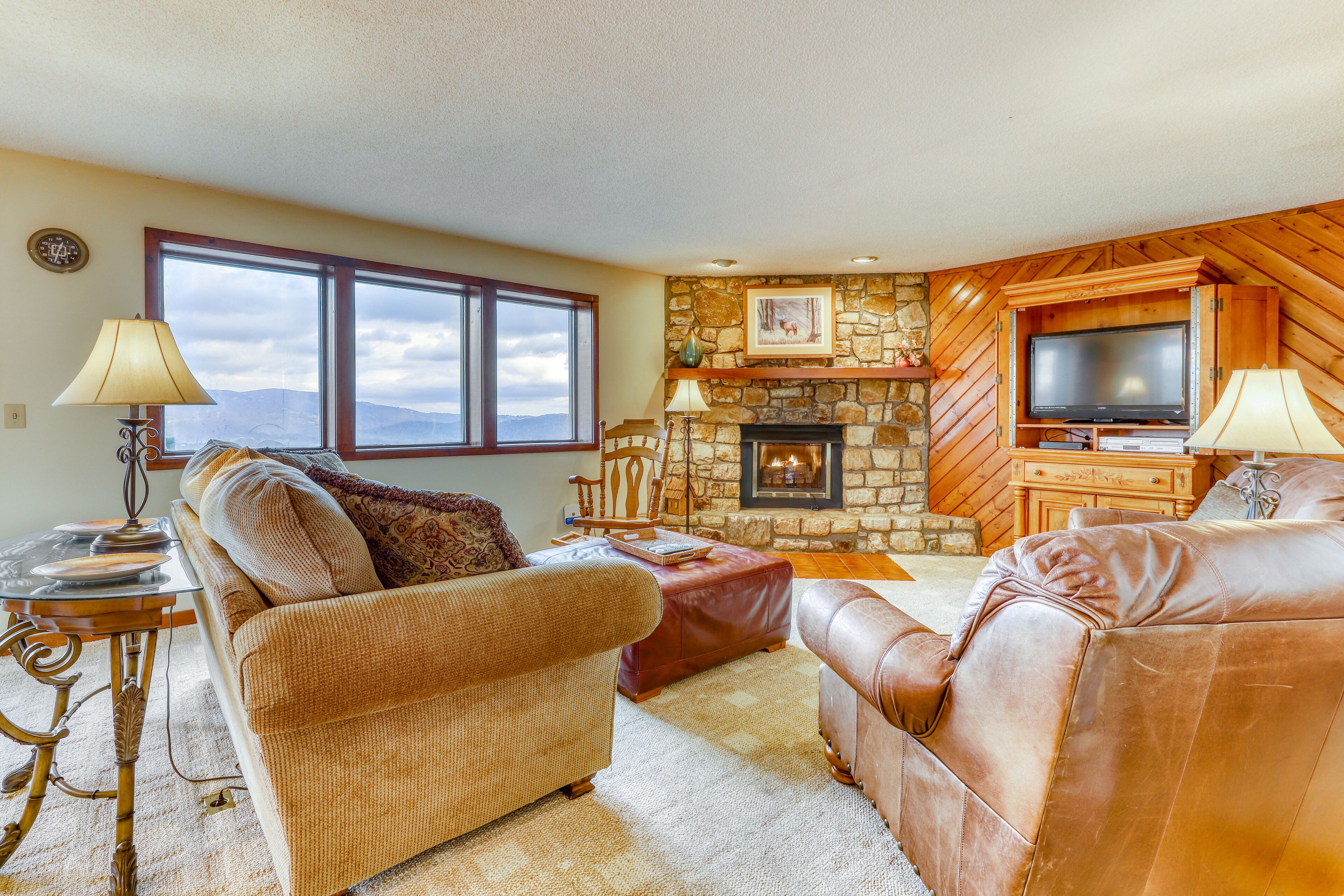 Lower peak Sugar Mountain condo w/panoramic valley view and private balcony