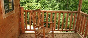 Big Bear Cabin Rentals 2 BD / 1 BA Bear Cabin - Nær byen, Stille, skogkledd utsikt
