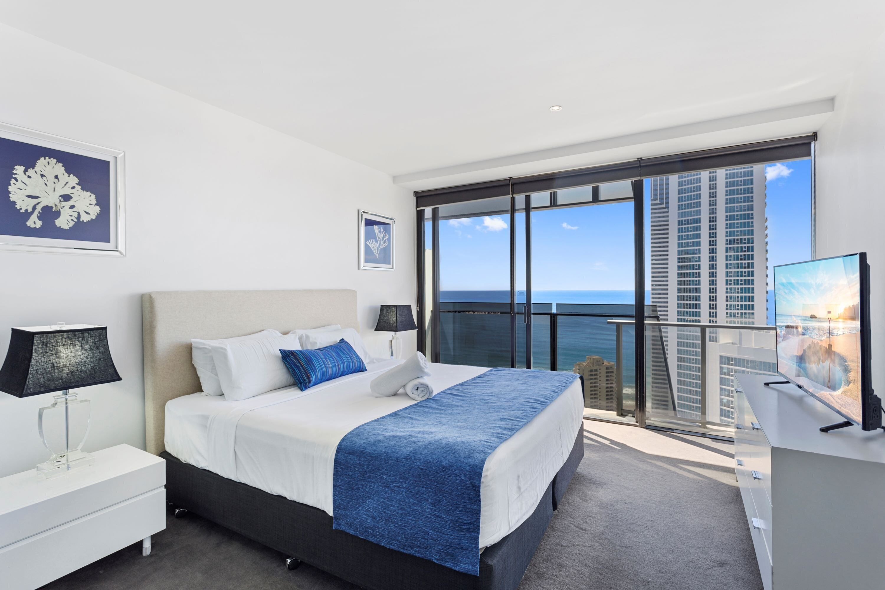 Circle on Cavill Ocean View — image 6