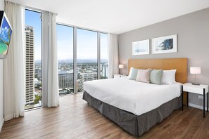 2 bedrooms, iron/ironing board, free WiFi, bed sheets - Residences H with ocean view (Surfers Paradise)
