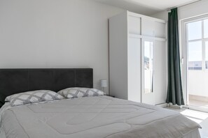 1 bedroom, in-room safe, desk, iron/ironing board