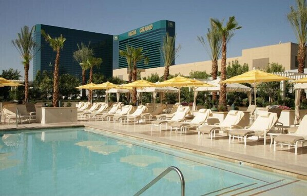 Piscine extérieure, piscine chauffée