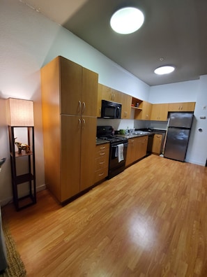 Fridge, microwave, oven, stovetop - REMODELED Charming GasLamp Studio Loft with Balcony (San Diego)